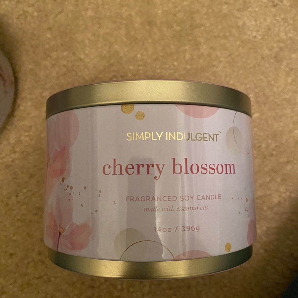 2 candles (lavender+cherry blossom) VERY FRAGRANT❤️❤️🍒🌸